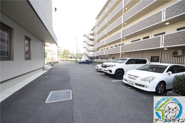 フェニックスハイツ西明石の駐車場