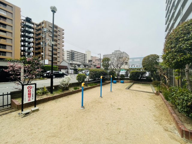 コープ野村深江橋の周辺|お子様が遊べる公園がございます。お家のすぐ近くだと安心ですね。