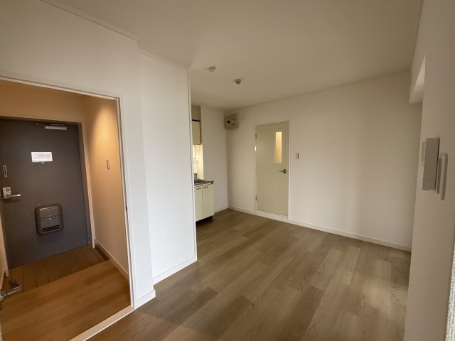 【居間・リビング】 | エクセルウィンズ | 洗面所につながっています