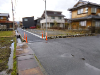 【前面道路含む現地写真】