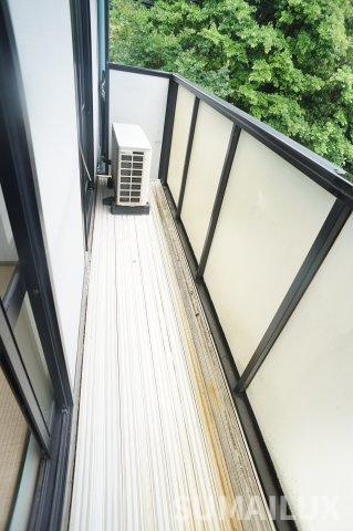 熊本市東区神園２丁目のアパートのバルコニー