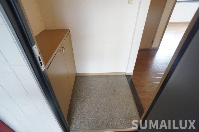 熊本市東区神園２丁目のアパートの玄関