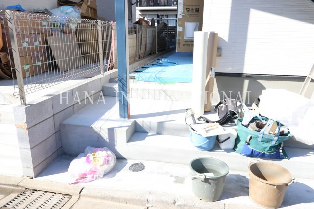 アザーレ・ターコイズ府中本町A棟のエントランス