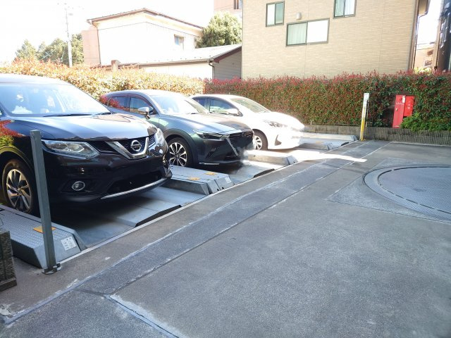 ミオカステーロ大宮の駐車場