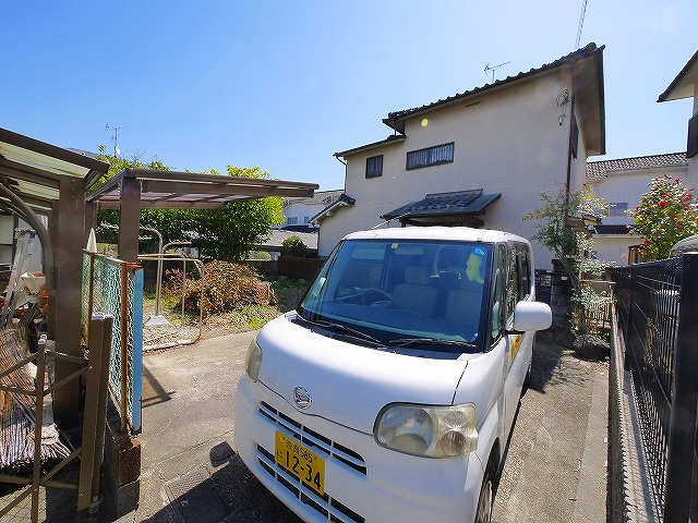 六条１丁目戸建（15-7-8）の駐車場