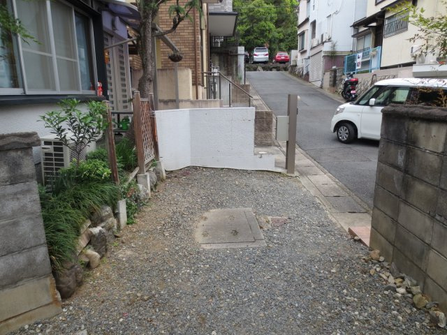 【前面道路含む現地写真】 | 山科区大宅中小路町　中古テラスハウス（賃貸オーナーチェンジ）