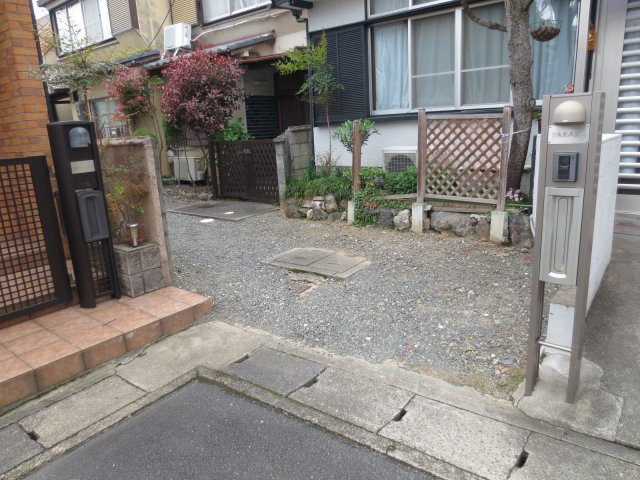 【前面道路含む現地写真】 | 山科区大宅中小路町　中古テラスハウス（賃貸オーナーチェンジ）