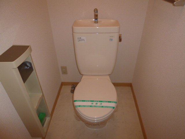 メゾン・エクランタンAのトイレ|シャワー付きトイレに変更