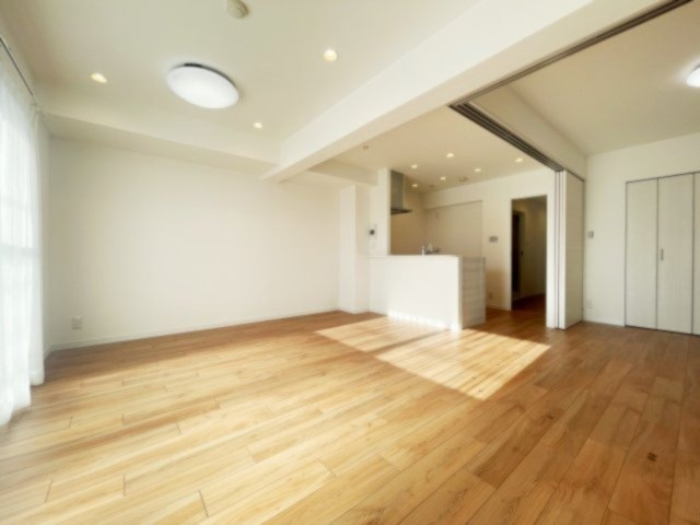 【外観】 | セザール南久が原 3F | 全てのお部屋に木製フローリングを使用しており、木の暖かさを感じられる空間に仕上がっています。気持ちのいい日の光の下、くつろげる時間を楽しみませんか？