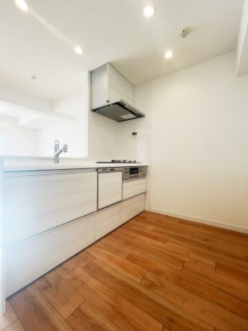 【キッチン】 | セザール南久が原 3F | リビングを見渡せる対面式キッチンを採用しています。料理をしながら談笑できる設計になっております。