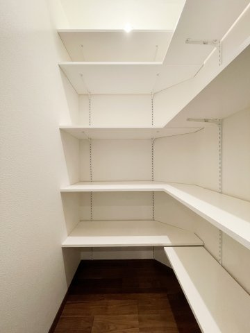 【収納】 | マナー高輪（ホーマット）3F | ●LD側の納戸写真です。
