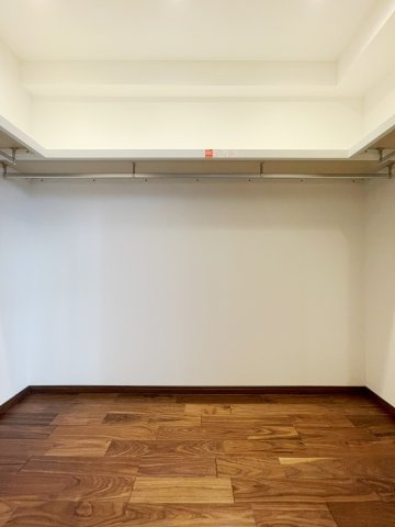 【収納】 | マナー高輪（ホーマット）3F | ●7.4帖主寝室のWIC写真です。