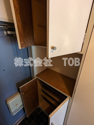 【設備】 | ロックアーバン | シューズボックス※クリーニング中の写真※