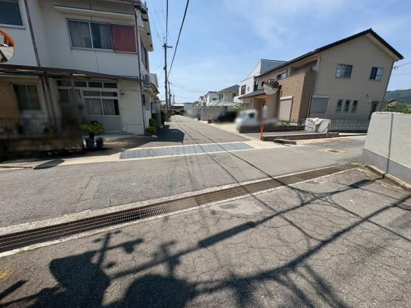 和歌山市楠見中　中古戸建の前面道路含む現地写真