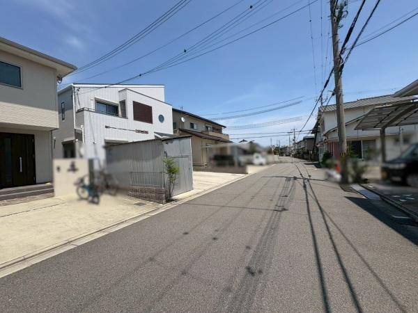 和歌山市楠見中　中古戸建の前面道路含む現地写真