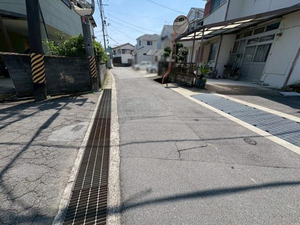和歌山市楠見中　中古戸建の前面道路含む現地写真