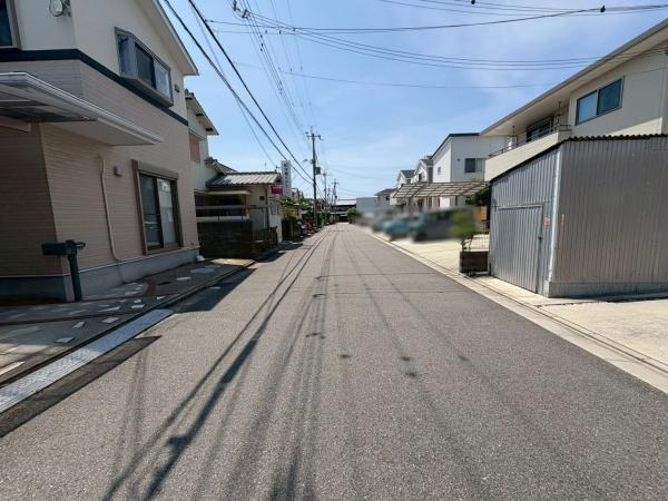 和歌山市楠見中　中古戸建の前面道路含む現地写真