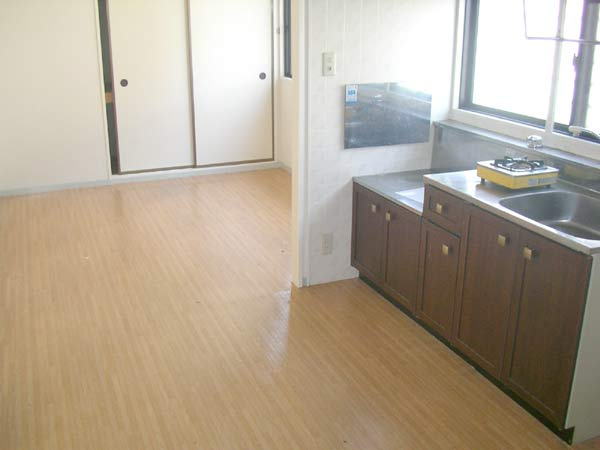 セジュールエクレアのキッチン|使いやすい居間です