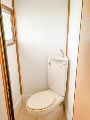 【トイレ】 | くるみ荘 | 窓付きのトイレ