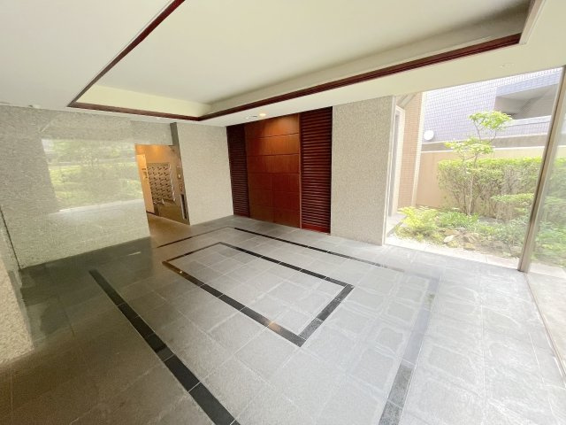 コスモ長尾リバーフォルムのエントランス