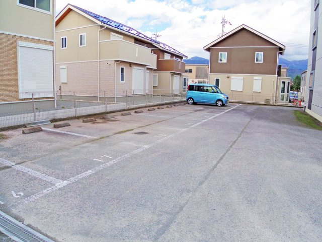 【駐車場】 | 御殿場市大坂 売一棟マンション ES04356 | 御殿場市大坂　駐車スペース
