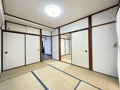 【展望】 | 百合丘マンション | 南東向き和室6帖☆天袋付き押入れがあります♪寝具をすっきり収納できるので寝室にもオススメ☆