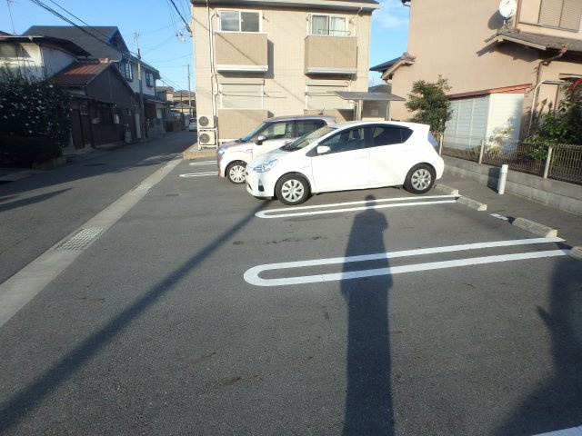 セジュール弥生の駐車場