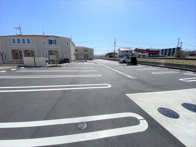 フロイデ　Cの駐車場