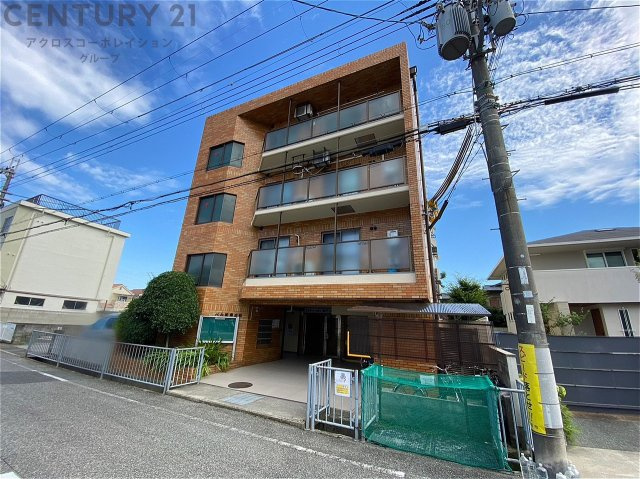 鉄筋コンクリート造4階建て