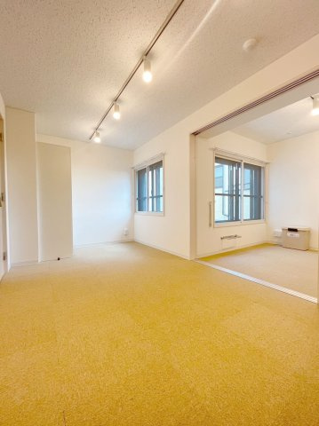 「防音マンション」Liberte板橋本町の居間・リビング|居室は防音床、防音壁、防音天井となっており、コンクリートの厚みは１８０㎜と、まさに楽器を演奏するためにつくられた24時間楽器演奏可能の防音室です