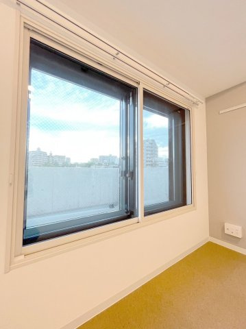 「防音マンション」Liberte板橋本町の設備|2重ならぬ3重サッシの窓です。防音対策はばっちりです