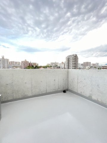 「防音マンション」Liberte板橋本町のバルコニー|401号室のみルーフバルコニー付きです