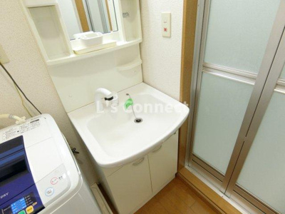 【洗面所】 | ハッピネス泉中央 | 朝の支度もスムーズな独立洗面台。