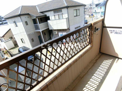 【バルコニー】 | ハッピネス泉中央 | 晴れた日には洗濯物もたくさん干せます。