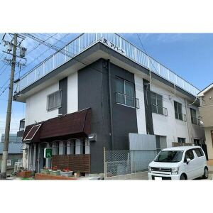 民アパートのエントランス