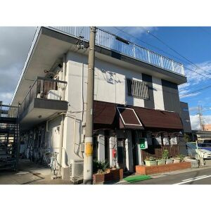 民アパートの駐車場