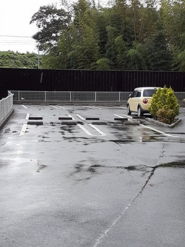 リバーサイドの駐車場