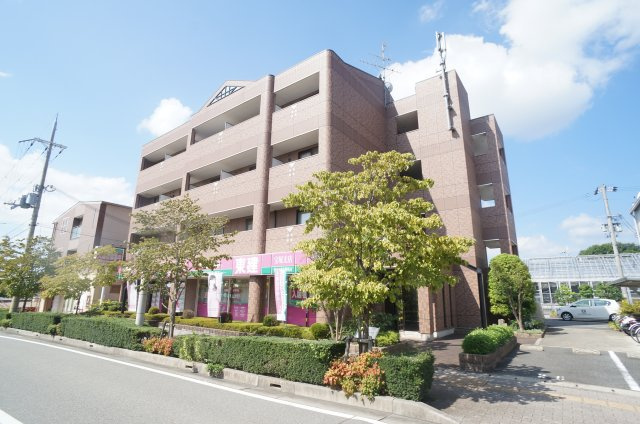 レフィナード宝塚の外観