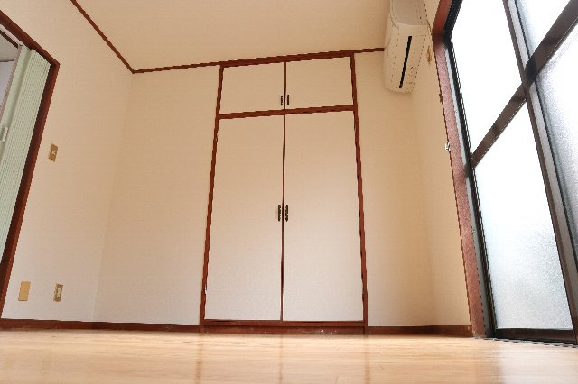 【居間・リビング】 | ドルミレポ | 陽当たり良好のお部屋です