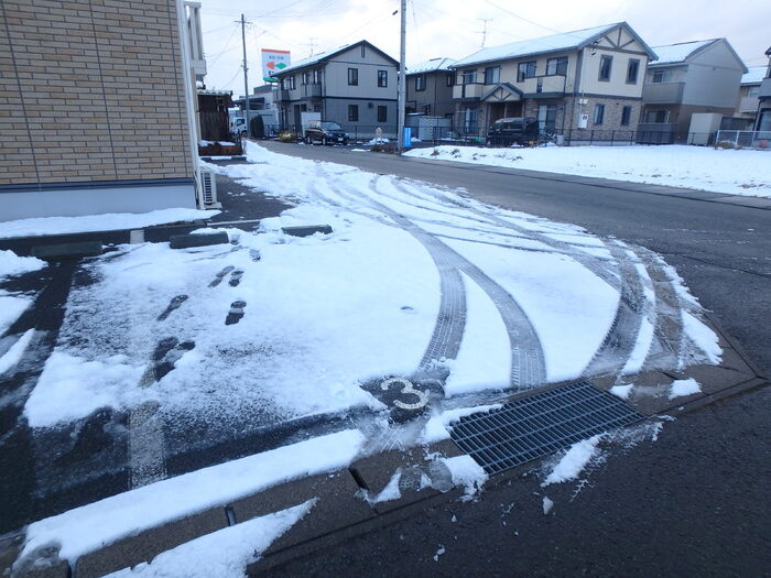 Y'SコートAの駐車場