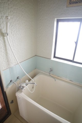【浴室】 | カーサ祐光 | シッカリ給湯式に対応です。蛇口をひねればお湯が出るタイプ。