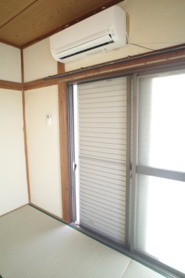 【セキュリティ】 | カーサ祐光 | 雨戸付きで台風や長期のお出かけ時に活用！