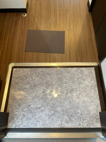 仲介手数料0円！！Lucie本陣の玄関