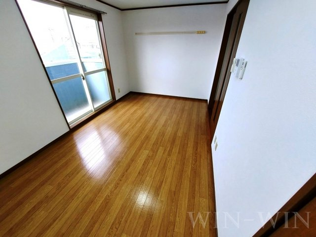 牛川通ウラヤマハイツの居間・リビング