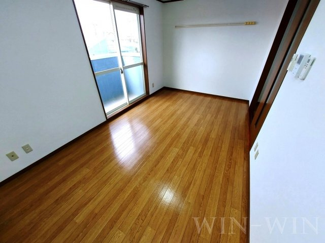 牛川通ウラヤマハイツの居間・リビング