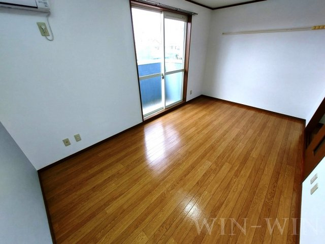 牛川通ウラヤマハイツの居間・リビング