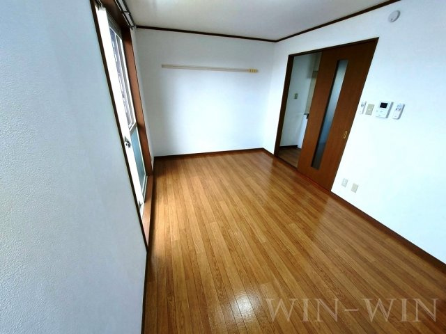 牛川通ウラヤマハイツの居間・リビング