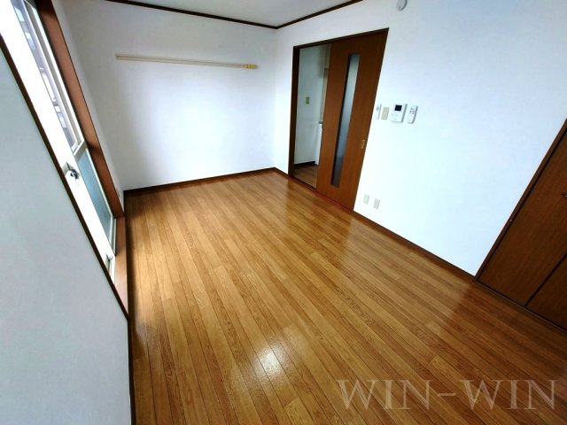 牛川通ウラヤマハイツの居間・リビング