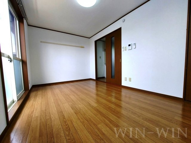 牛川通ウラヤマハイツの居間・リビング