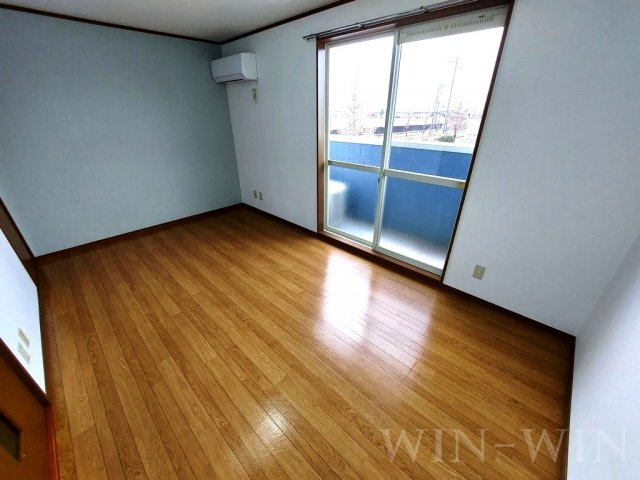 牛川通ウラヤマハイツの居間・リビング